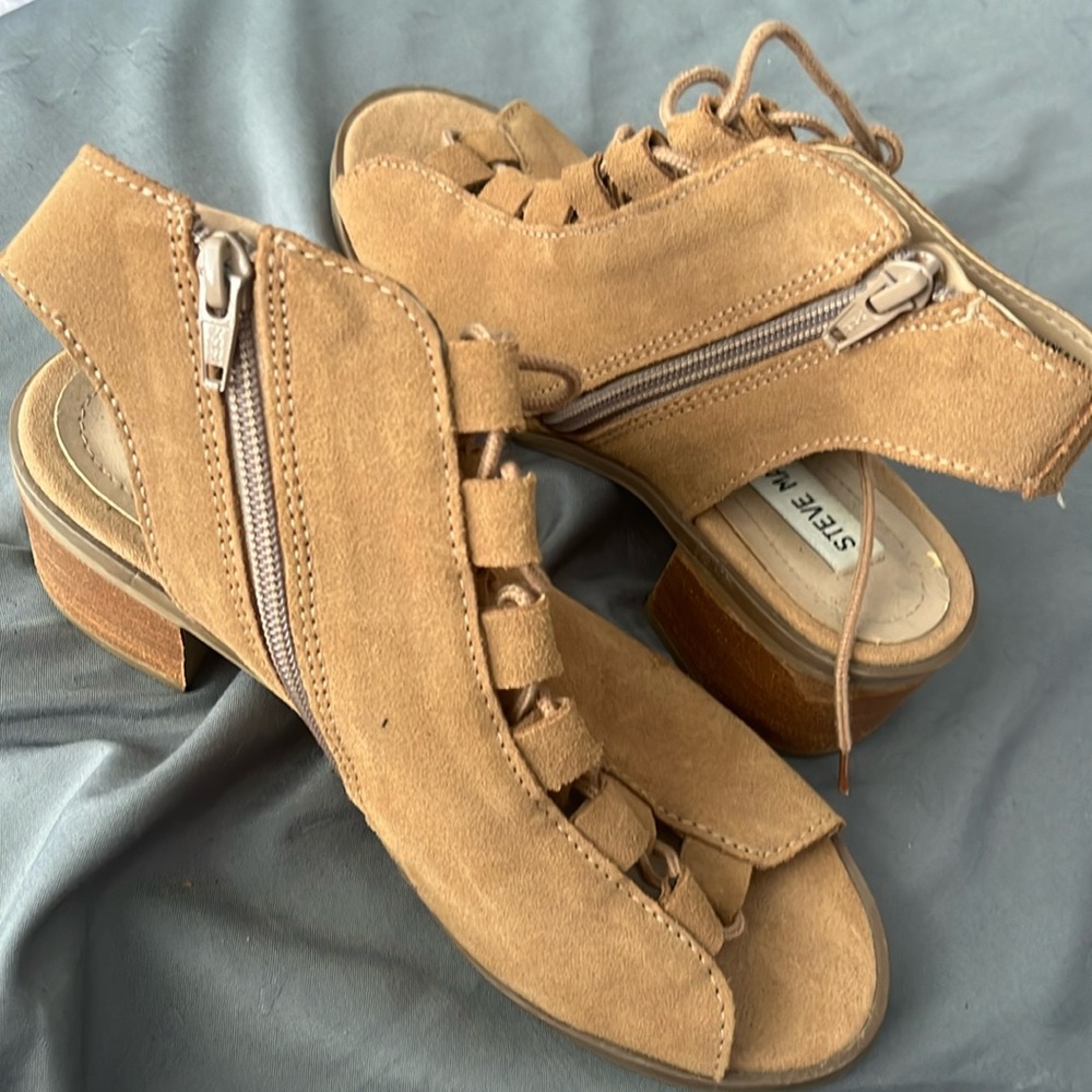 Worn these a couple times perfect condition